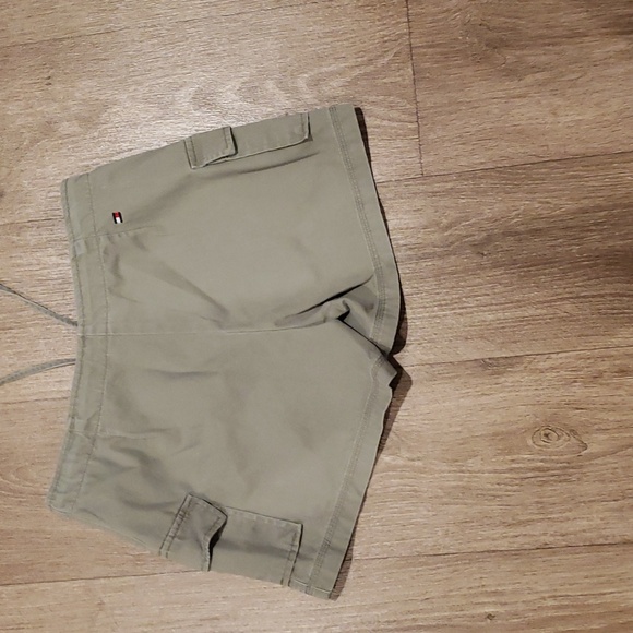 1 pair of Tommy Hilfiger shorts - Picture 2 of 3